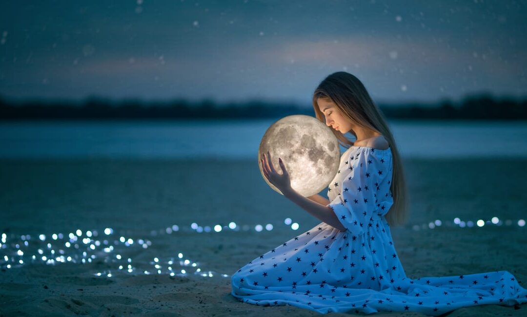 La mujer y la luna